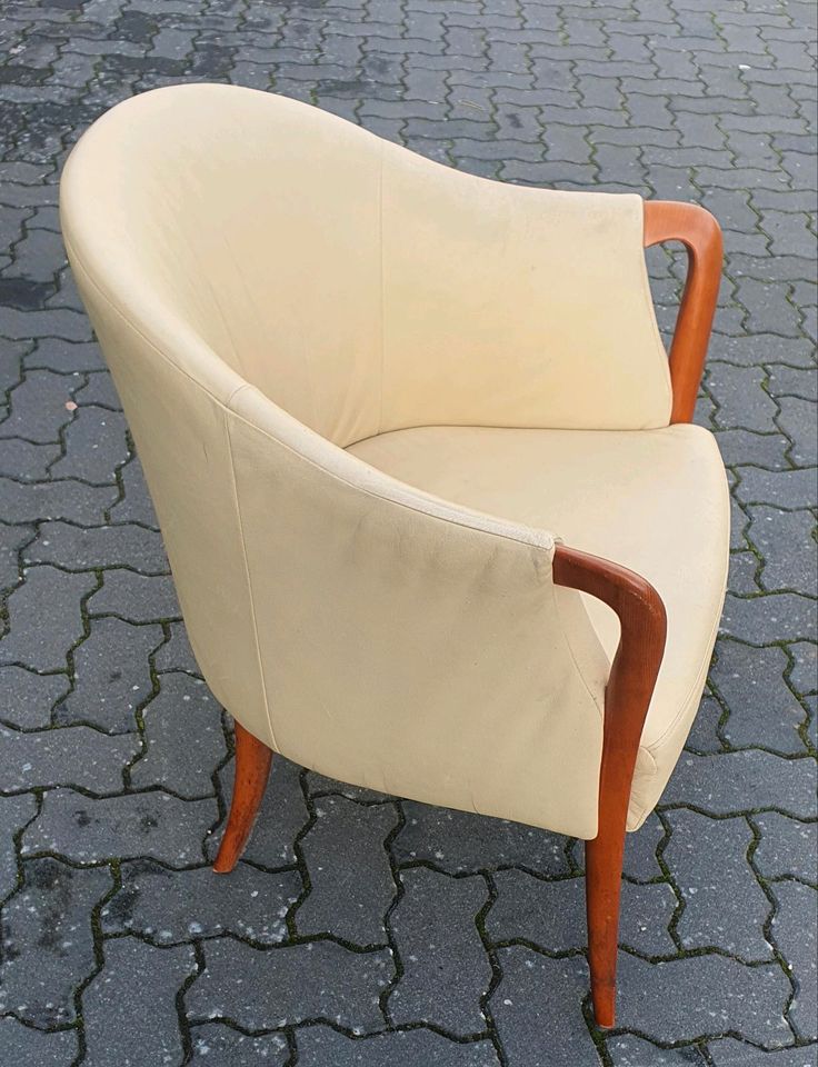 Stuhl mit Armlehnen/Sessel in beige in Mülheim-Kärlich
