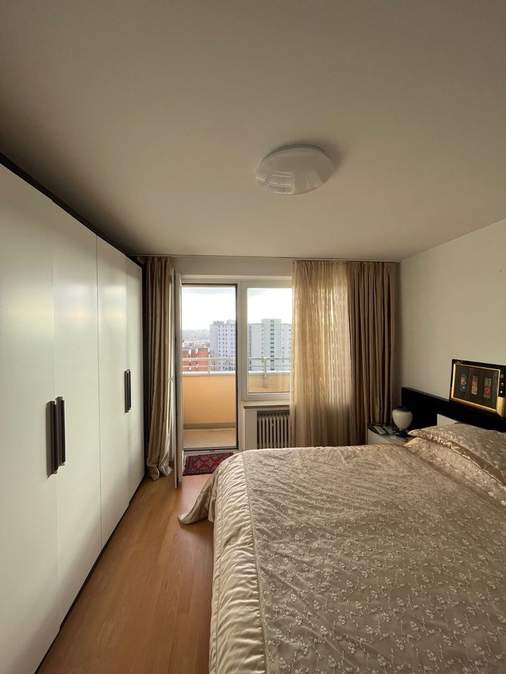 Möblierte 3-Zimmer Wohnung 11. Stock mit 2x Balkon in Perlach in München