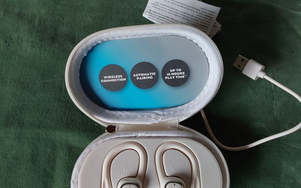 Bud´s; Ohrhörer; Kopfhörer; mit USB Ladestation; neuwertig in Benshausen