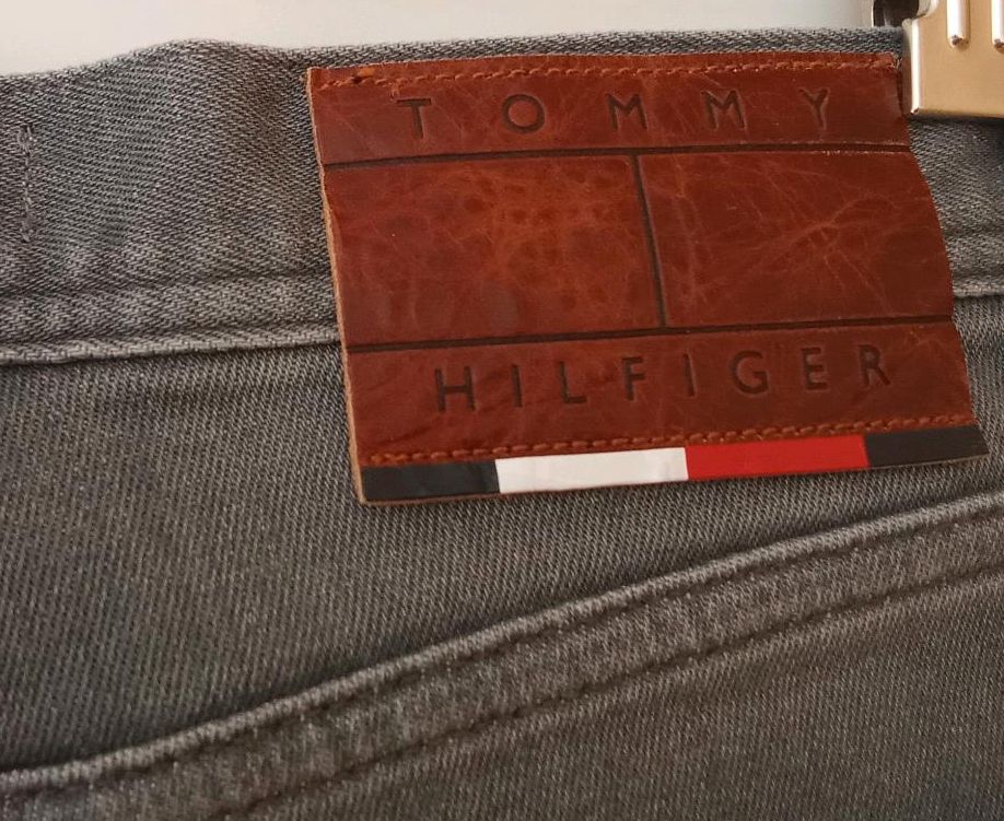 Tommy Hilfiger Gr. 28 Stretch Unisex Designerdenim in München