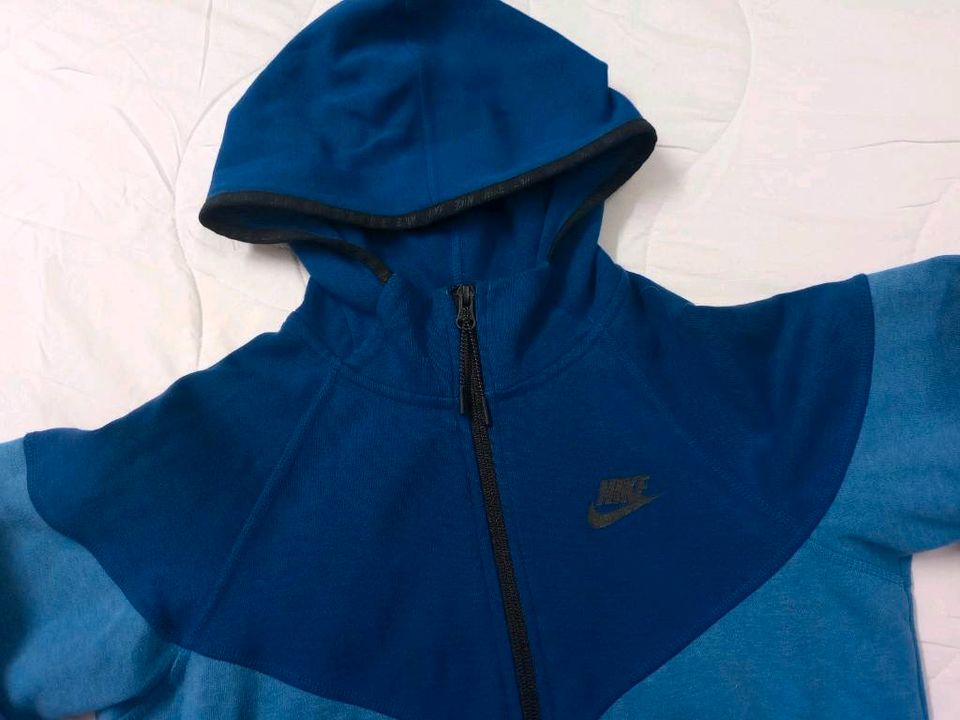 Nike Sportjacke Laufjacke Sweatshirt S 36 Damen in Ingolstadt