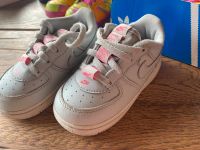 Nike schuhe Air force 1 weiß pink 23,5 Nordrhein-Westfalen - Gummersbach Vorschau