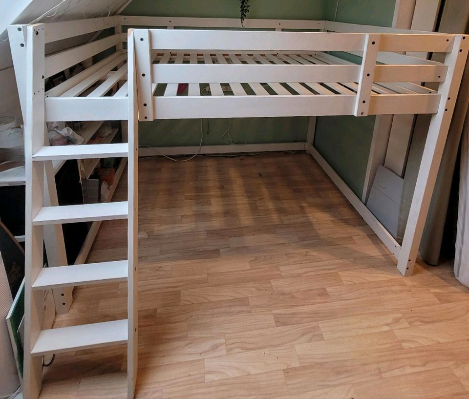 IKEA Hochbett "Storå" 140x200 mit abgesägten Beinen - Lattenrost in Langerwehe