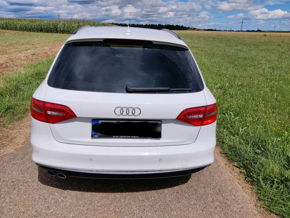 Audi A4 Avant S-Line TDI Panorama AHK in Spraitbach