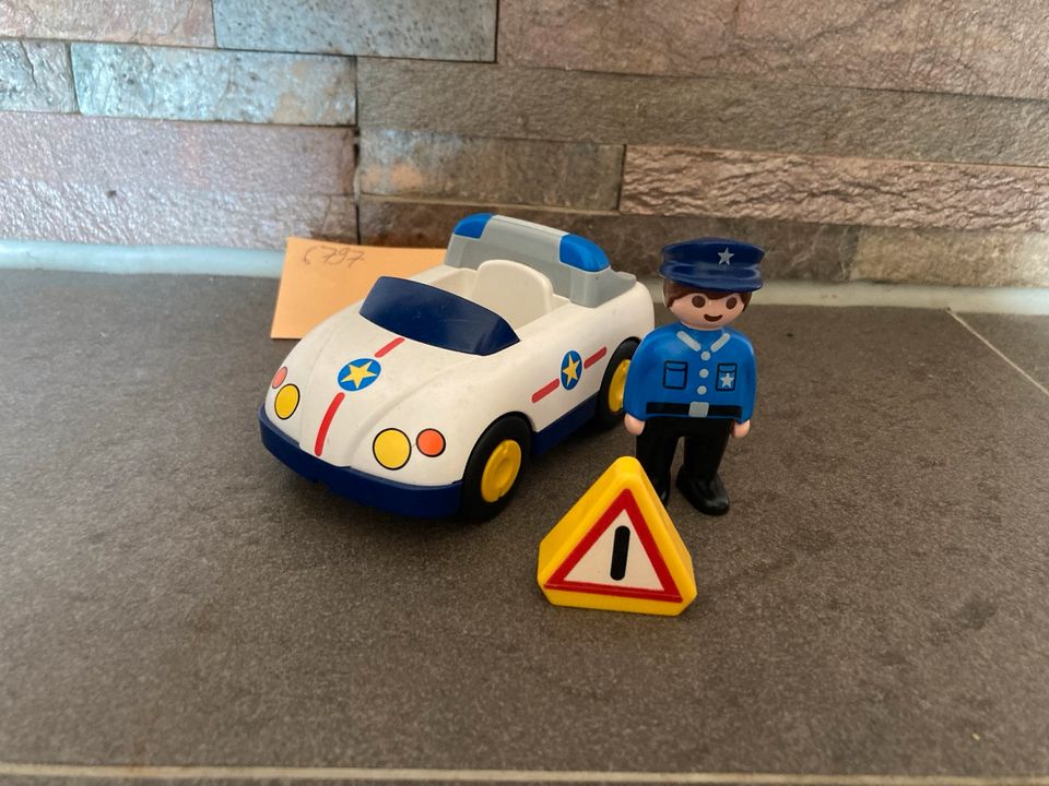 Playmobil 123 Polizeiauto mit Polizist 6797 in Osterby 