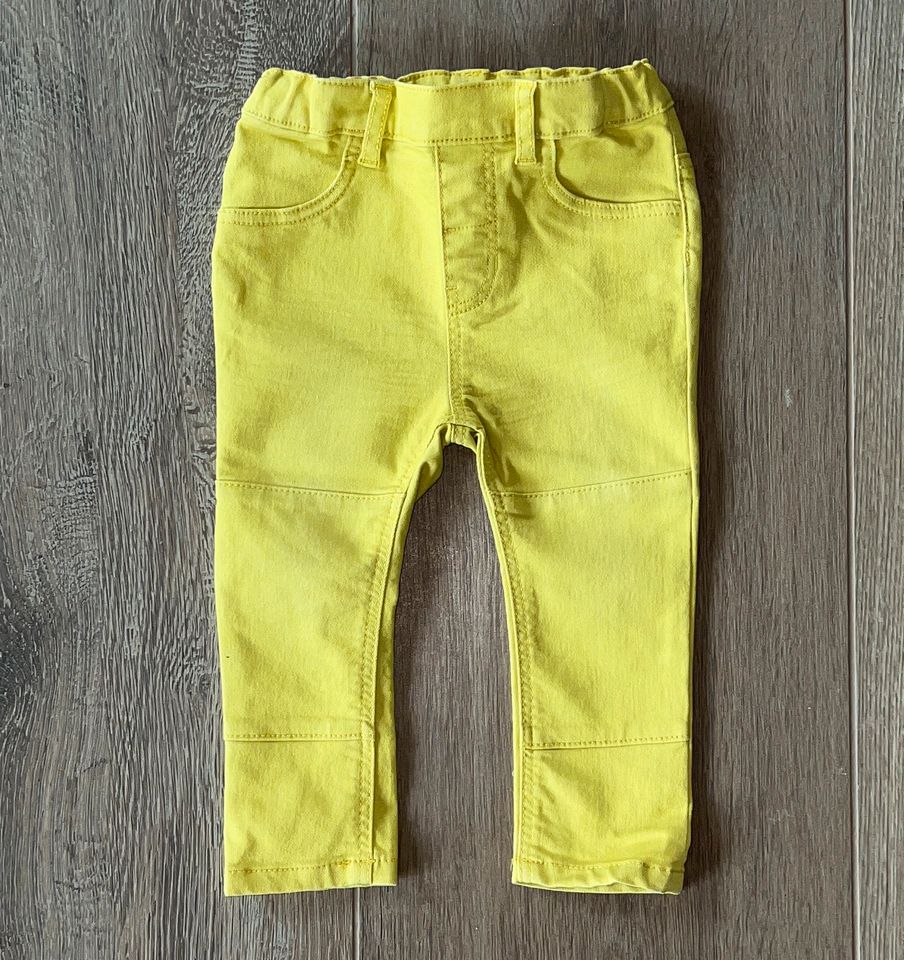 Gelbe Hose von H&M Gr. 86 in Hessisch Oldendorf