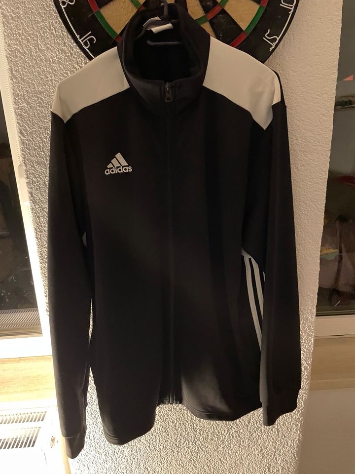 Adidas trainingsjacke in Eisleben