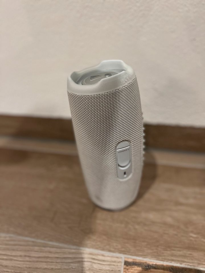 JBL Charge 5 - weiß in Eichstätt