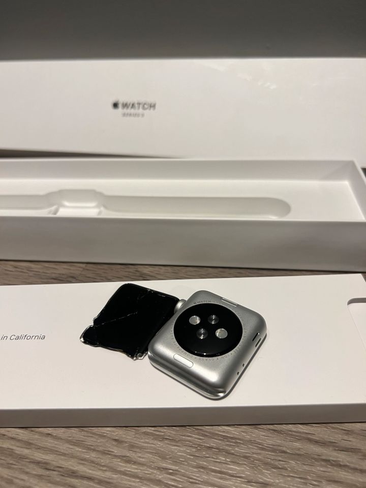 Apple Watch 3 (38mm, 42mm) defekt in Esslingen