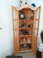 Eckschrank/Eck Vitrine aus Holz und Holzspiegel und Hocker Bayern - Rosenheim Vorschau