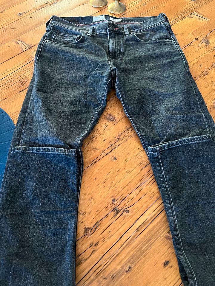 Tommy Hilfiger Jeanshose Slim Fit Gr. 30 in Groß Grönau