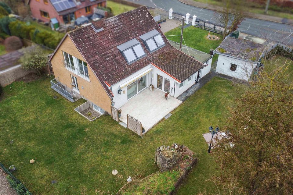 Energetisch saniert! Gepflegtes Zweifamilienhaus mit Garten und Garage in Ratzeburg
