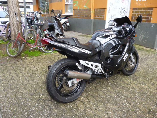 Suzuki GSX 600 F in Düsseldorf