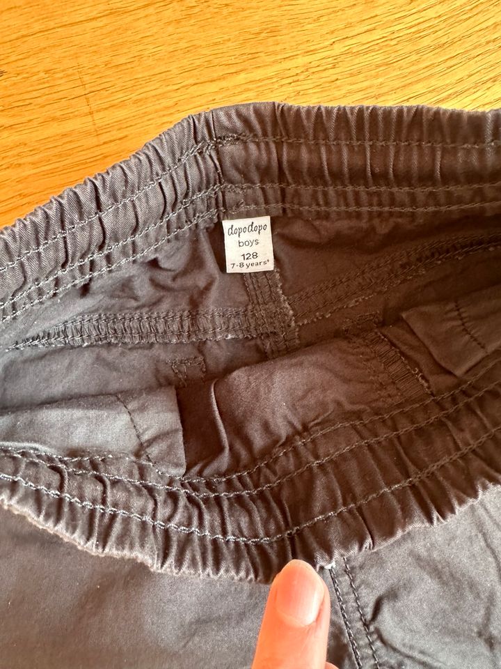 Neu Shorts Gr. 128 schwarz kurze Stoffhose Hose dopodopo in Neuruppin