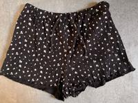 Damen M 38 Shorts schwarz Blumen Fishbone Mädchen Hose kurz Sachsen - Roßwein Vorschau