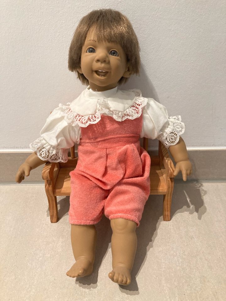 Alte Puppe Mädchen in Essen