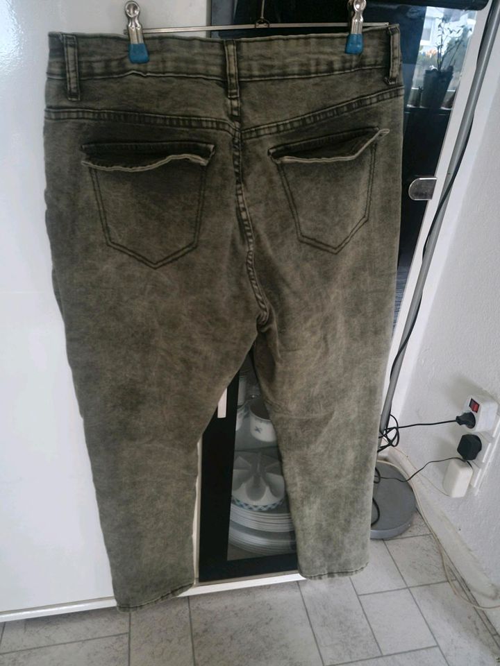 Kaki Jeanshose gr 42 slim fit Neu in Krefeld