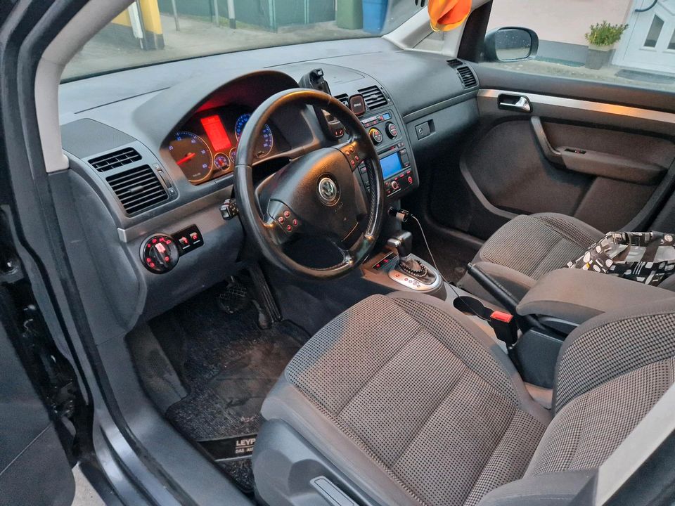 Vw Touran 2.0 TDI DSG Schibedach Standheizung in Rüsselsheim