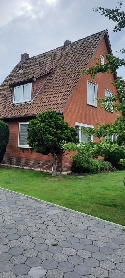 Charmantes Einfamilienhaus mit wunderschönem großen Grundstück in Westerstede