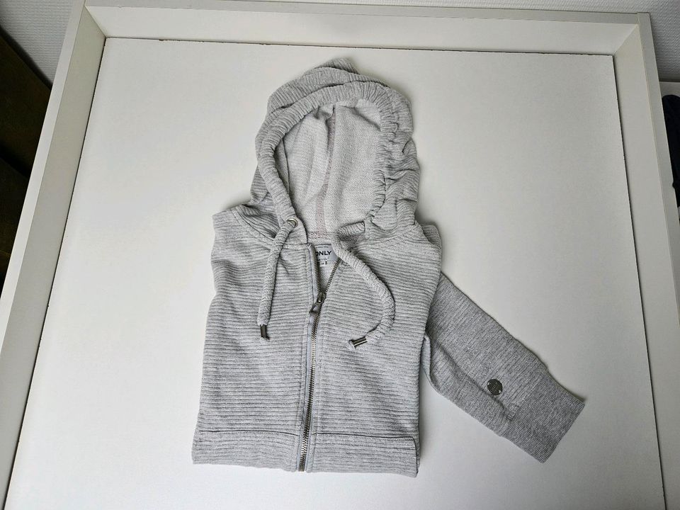 Kaputzen-Pullover Hoodie mit Reißverschluss in Echternacherbrück