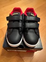 REEBOK Hallenschuhe Kinder Gr. 27 Bayern - Bruckberg bei Landshut Vorschau