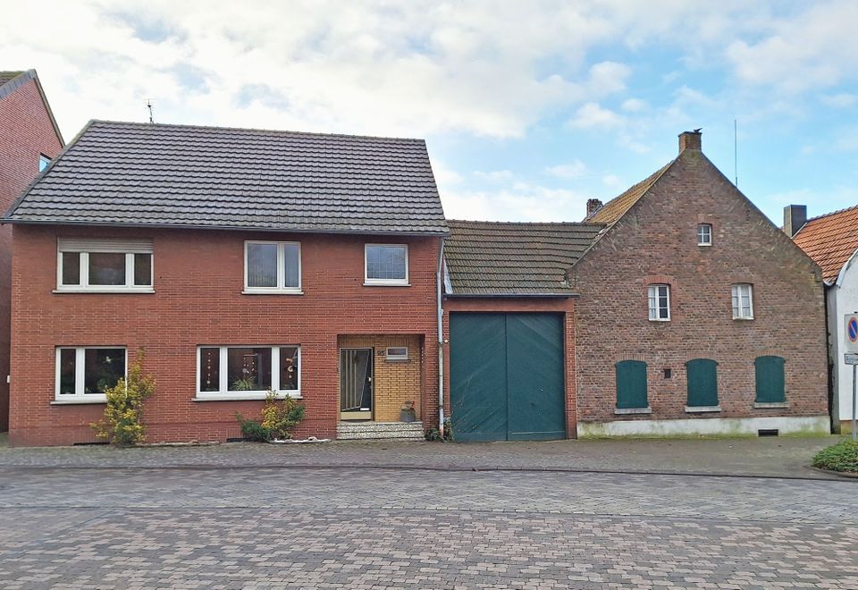 Gemütliches Wohnhaus mit Innenhof, Nebengebäuden und Halle in Wassenberg - Birgelen in Wassenberg