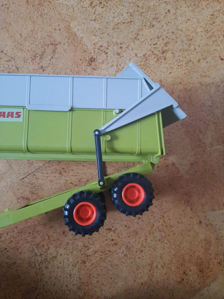 Dickie Toys Claas Traktor mit Anhänger Trecker in Petershagen