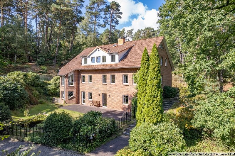 Zweifamilienhaus mit zusätzlichem Büro in Hamburg