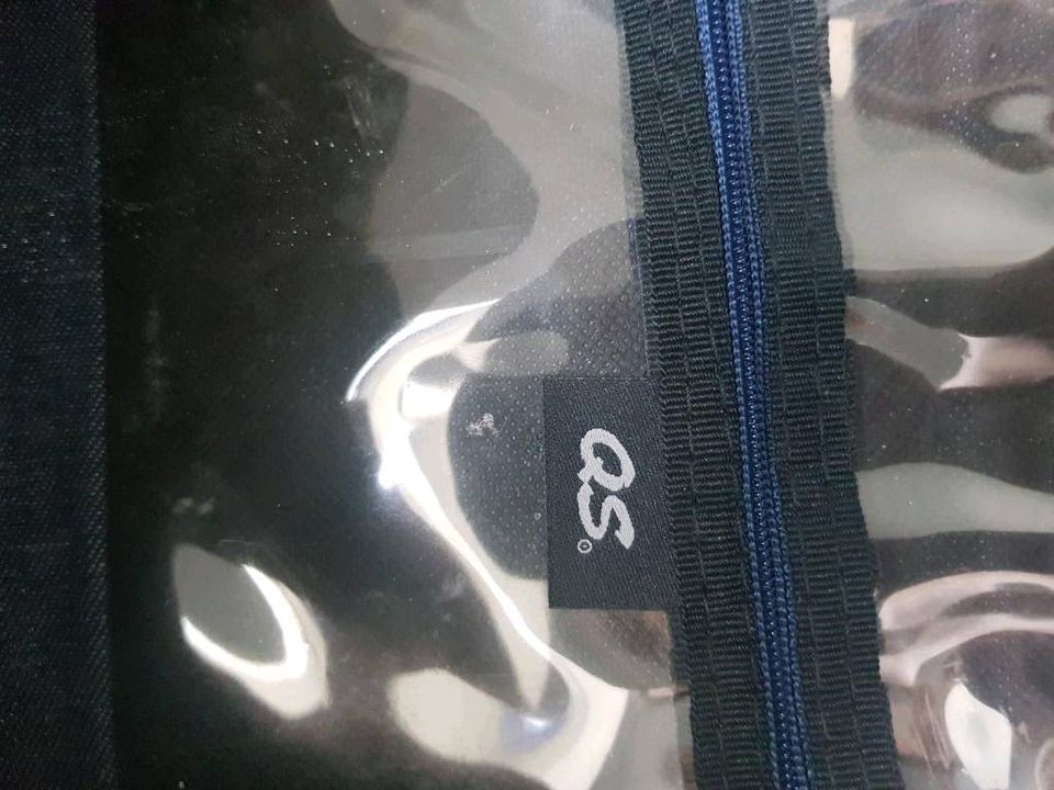 Schöne Handtasche von QS s.oliver mit Schultergurt in Jena