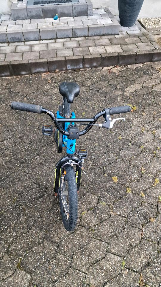 Spezialized Kinderfahrrad mit Stützrädern 16" in Straßberg