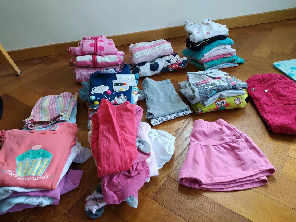 49 Teile Kleiderpaket Baby Mädchen 80/86 teilw. NEU in Magdeburg