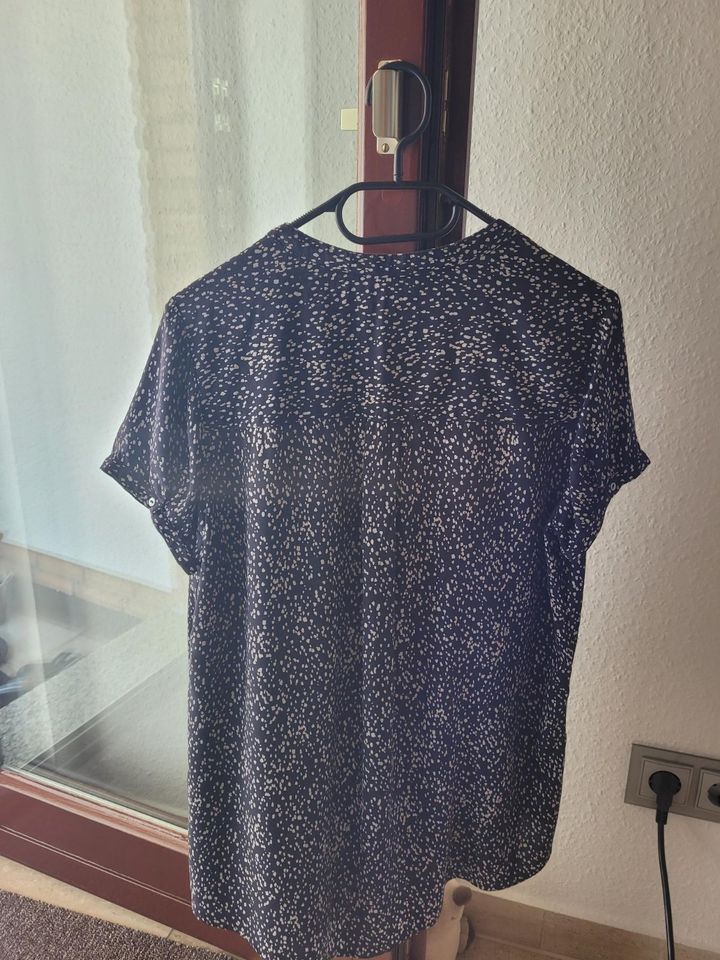 Bluse von Esprit dunkelblau mit weißem Print Gr. S in Kassel