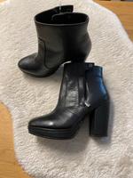 H&M Leder Plateau Stiefelette Schuhe Gr 36 Hessen - Rosbach (v d Höhe) Vorschau