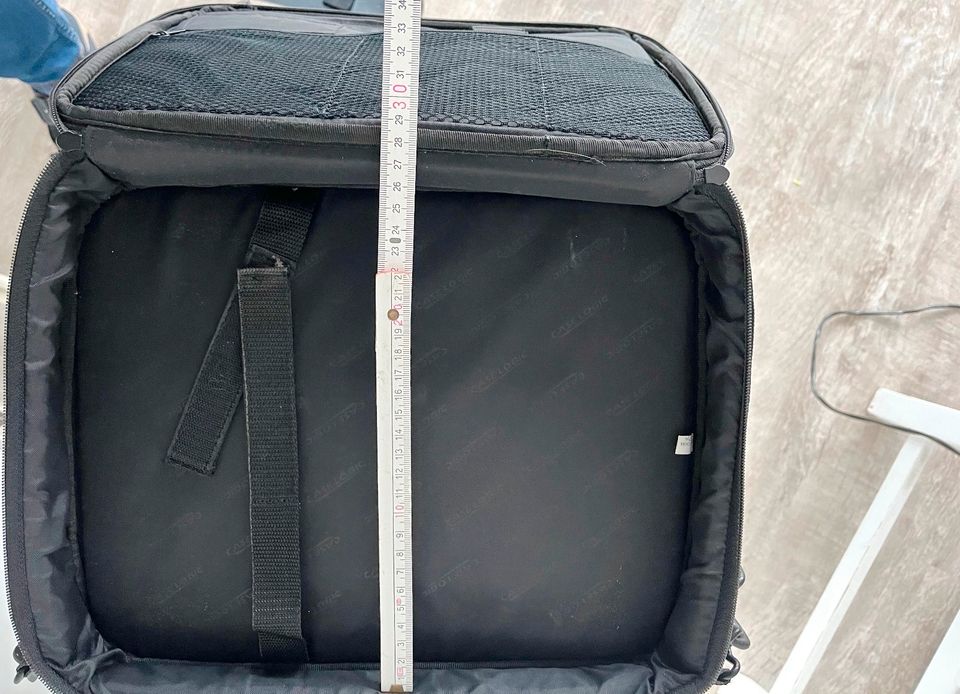 Case Logic schwarze kompakte Notebook Laptoptasche Umhängetasche in Wetzlar