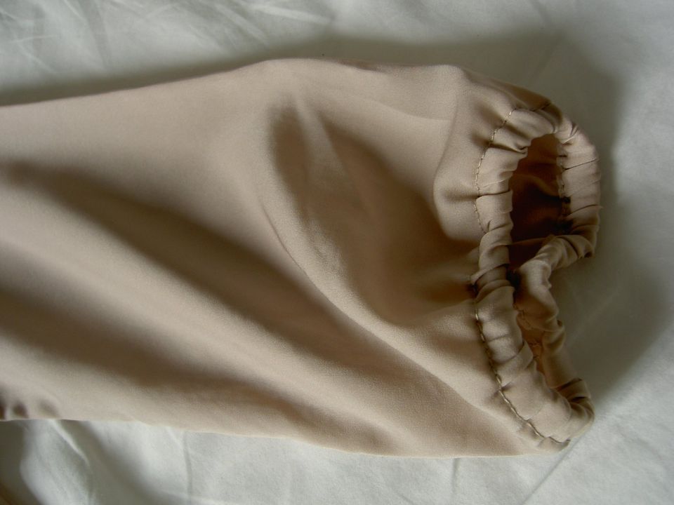 Blusen-Shirt beige Patrizia Pepe, Gr. 34, auffallend, 1x getragen in Tittling