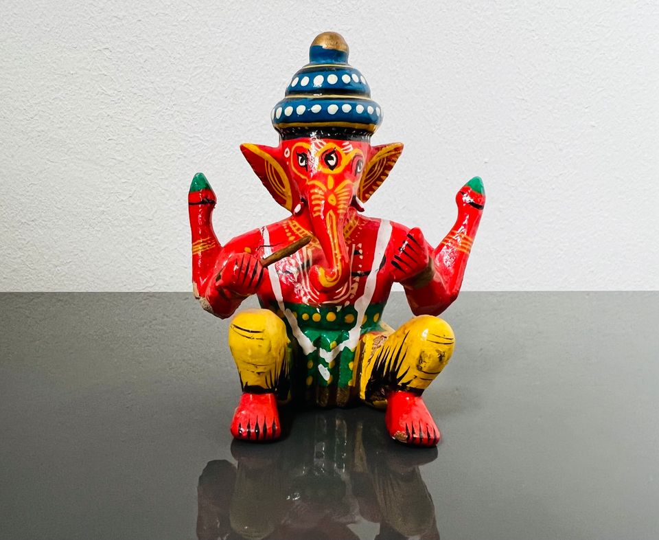 Ganesha: Holzfiguren, lackiert in Düsseldorf