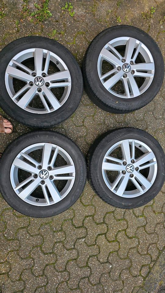 16 Zoll VW Alufelgen mit Pirelli 205/55 R16 Sommerreifen in Castrop-Rauxel