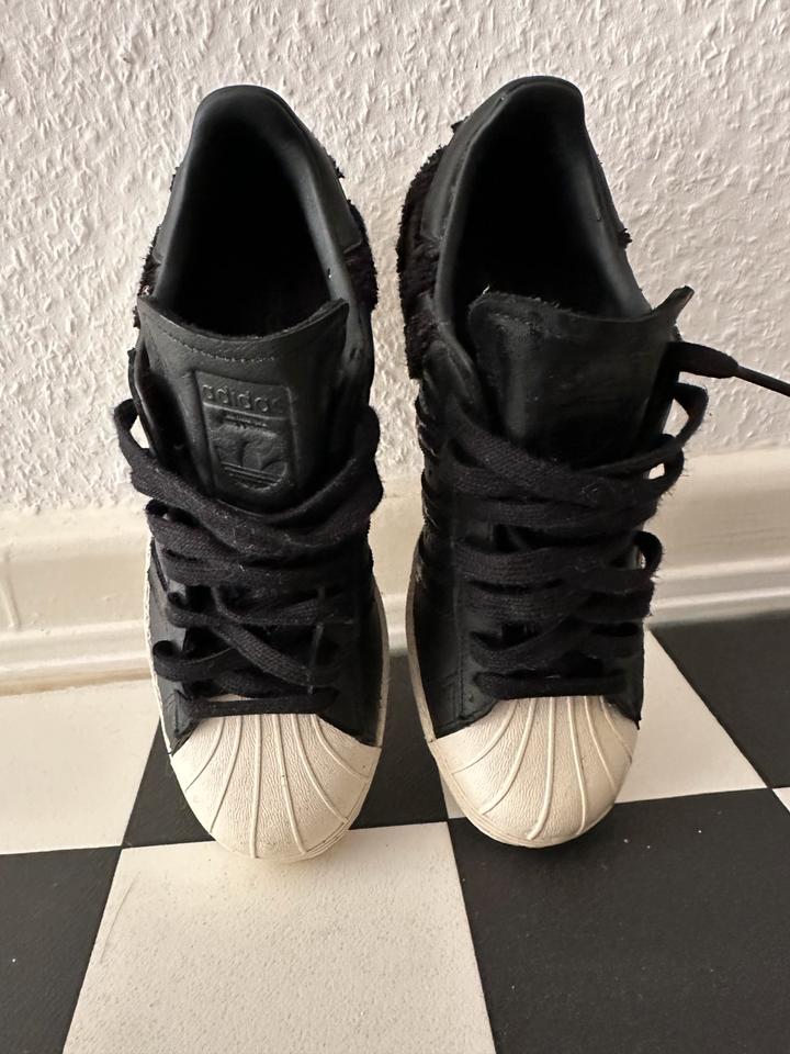Adidas Superstar 80s Negbas Negbas Casbla Größe 39 1/2  Neu in Hamburg