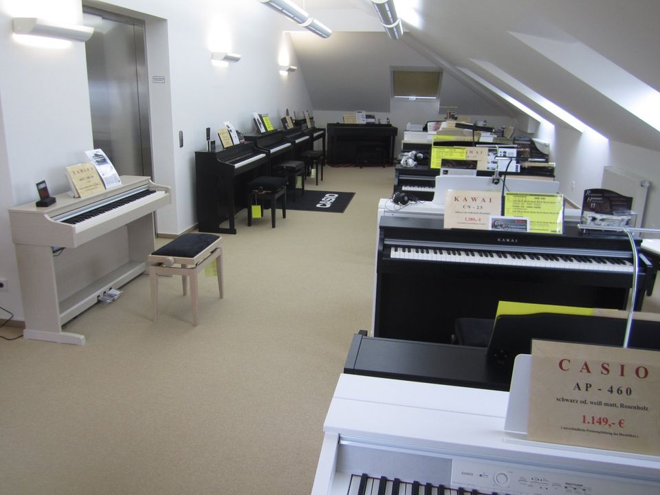 Yamaha Clavinova Digitalpiano/Klavier CLP-725 WH Aktionspreis in Nideggen / Düren