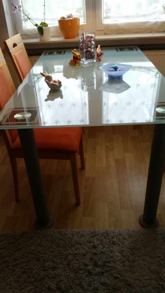Esstisch aus Glas in Bruchköbel