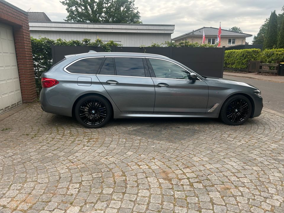 BMW 530d M Xdrive Harman Kardon Headup Panorama Sitzbelüftung in Norderstedt