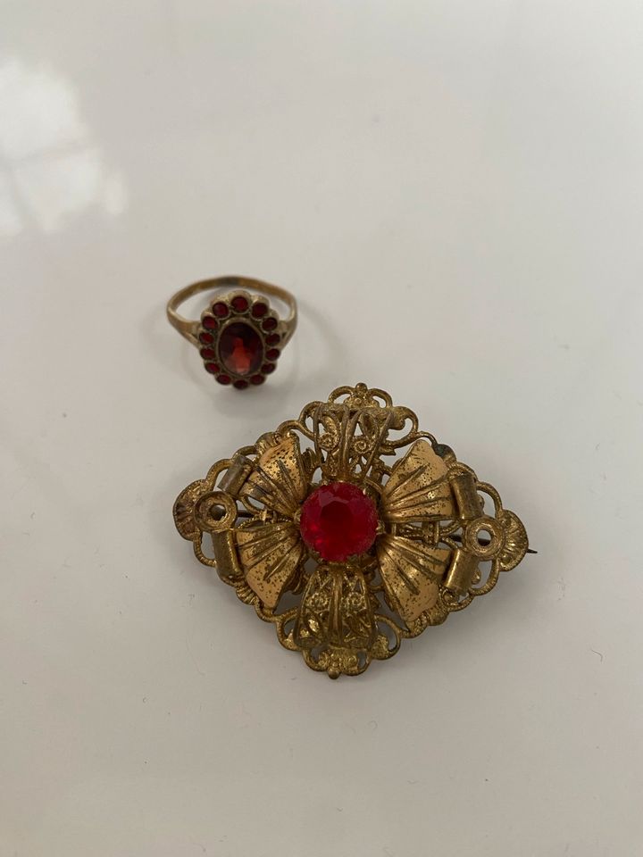 Vintage Antike Brosche vergoldet und Ring, auch vergoldet in Schifferstadt