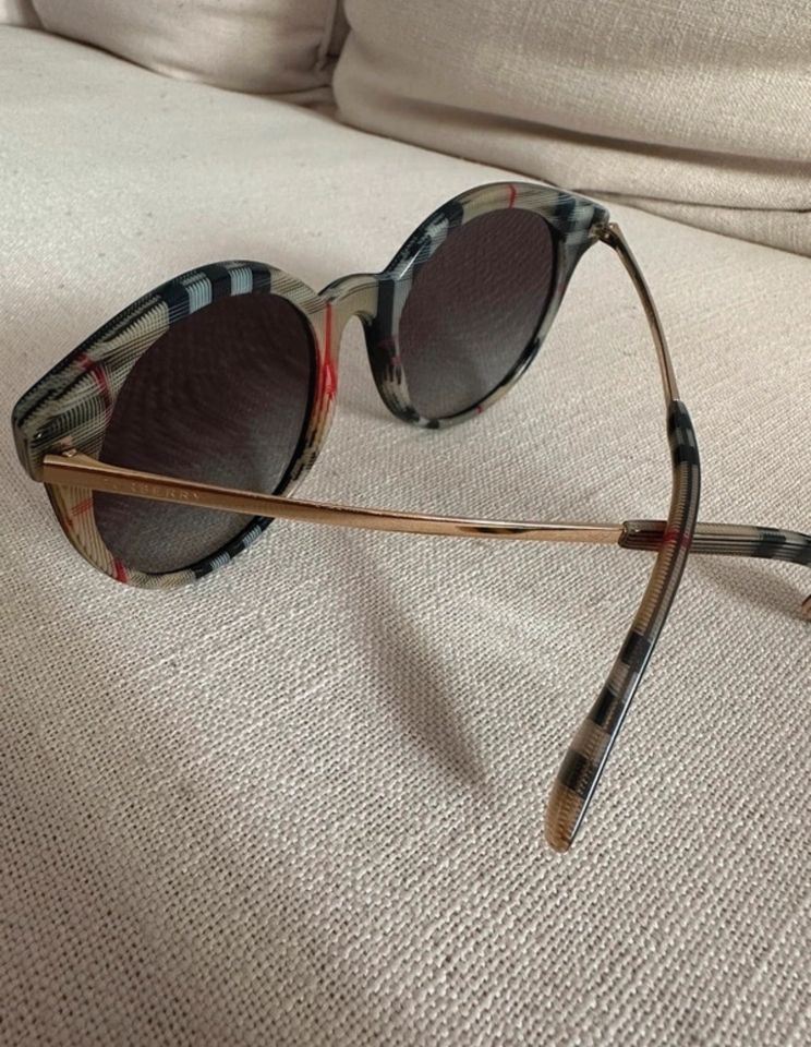 Burberry Sonnenbrille schwarz gold Pilotenbrille mit Muster in Berlin