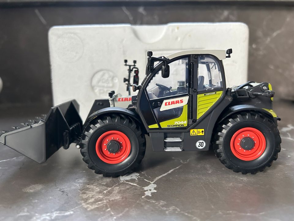 Wiking Claas Scorpion 7044 1:32 in Werther (Westfalen)