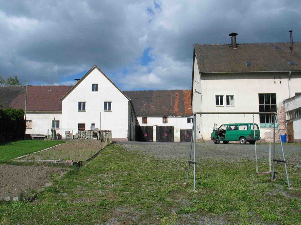 Haus Garagen Werkstätten Leben und arbeiten auf 5500 m² Grund in Vilseck