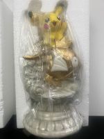 Pokemon Center Nagoya Pikachu und Shiny Gold Karpador Statue Niedersachsen - Lehrte Vorschau