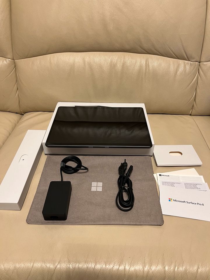 Microsoft Surface Pro 8, Wie Neu. Intel Core i5-8GB-256GB. in Rostock