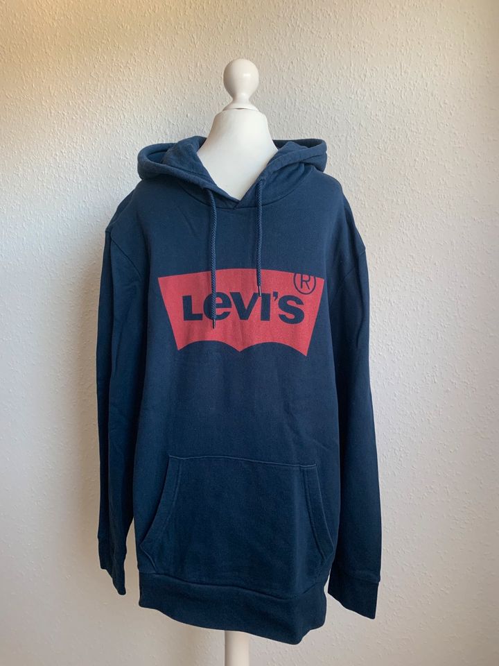 Levi’s Hoodie dunkelblau/rot Gr. XL in Rengsdorf