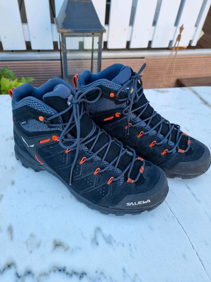 Salewa Wanderschuh 42 schwarz Orange 61384  neuwertig in Hofheim am Taunus