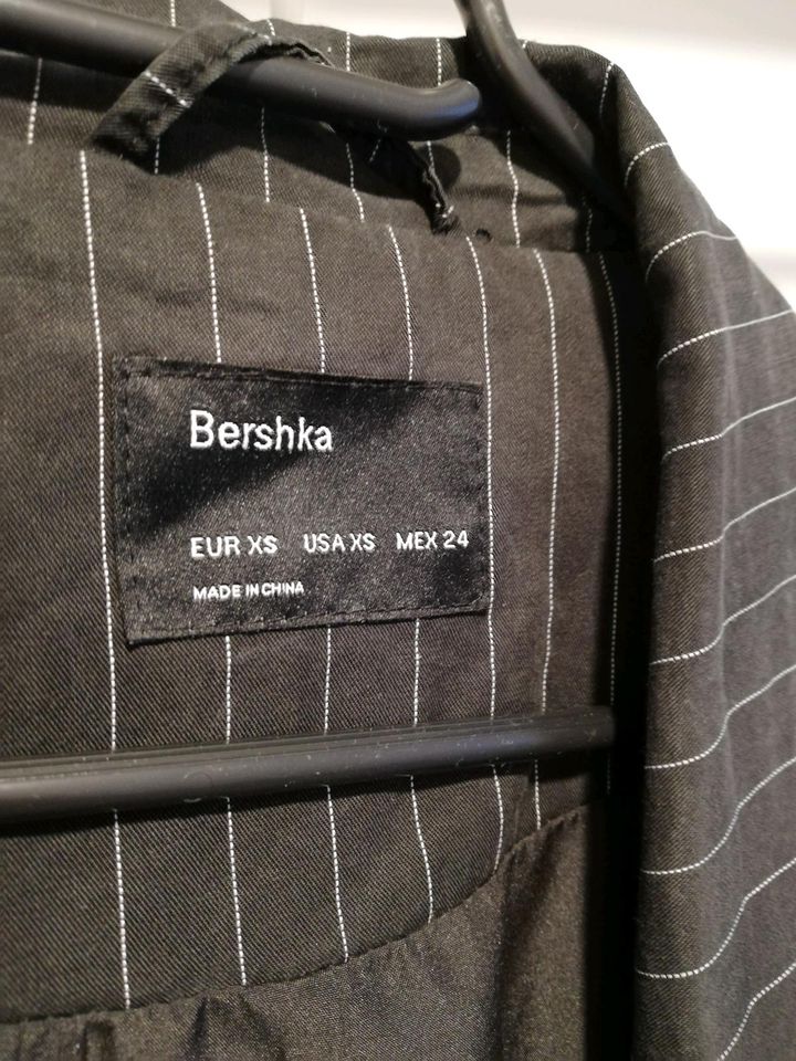 Bershka Blazer XS in München